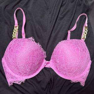 Victoria’s Secret bombshell bra